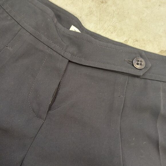 Classic Black Women's Shorts - Trina Turk Size 8 - Simple Black - Like New - Picture 2 of 5